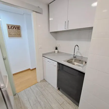 Centrico En Proximo Parada De Metro Angel Guimera * 瓦伦西亚