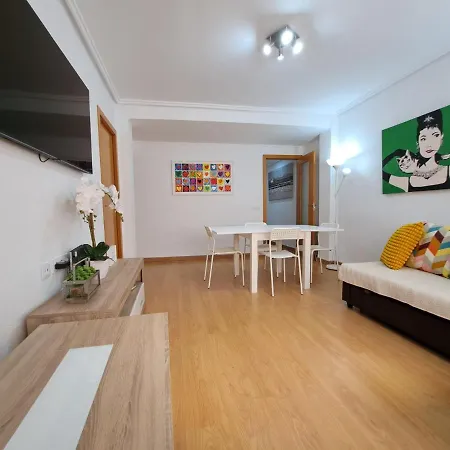 Centrico En Proximo Parada De Metro Angel Guimera Walencja