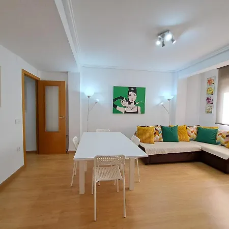 Centrico En Proximo Parada De Metro Angel Guimera Walencja