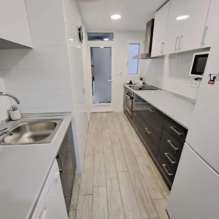 Centrico En Proximo Parada De Metro Angel Guimera Apartman *