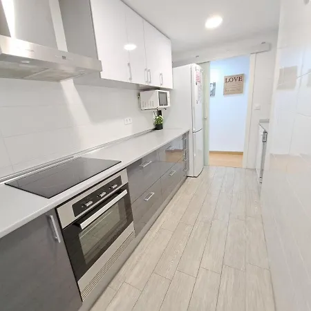 Centrico En Proximo Parada De Metro Angel Guimera Apartman *